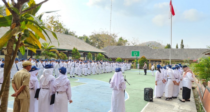 Girimulyo Police Goes to School
