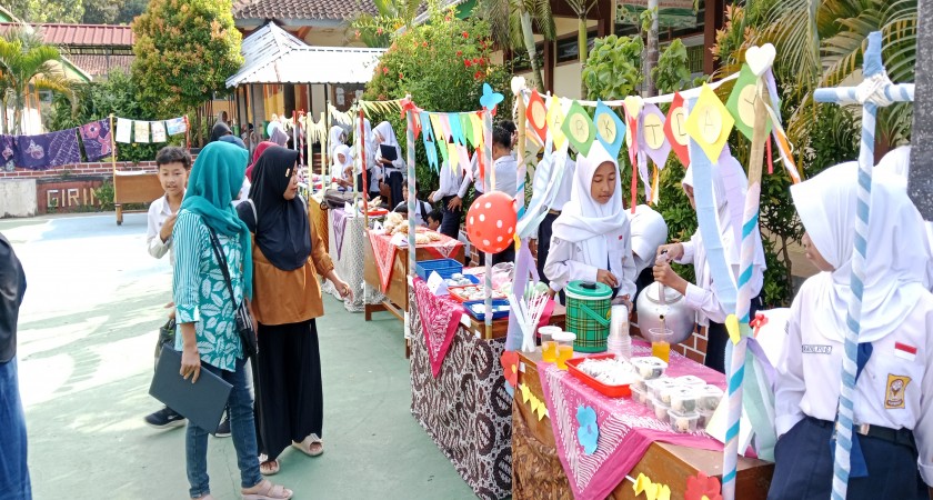 MARKET DAY DAN GELAR KARYA P-5 SMP N 2 GIRIMULYO